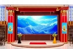 《剧组超支账单》封面，摊开的账本与计算器
